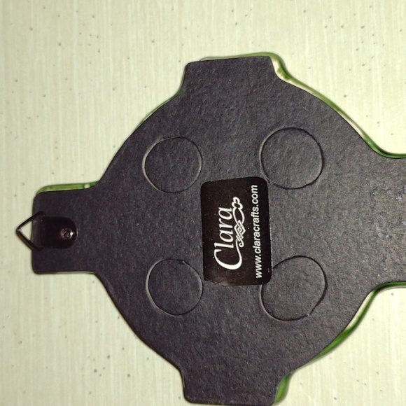 Celtic cross wall hanging green, red and ivory ceramic, Christmas - Picture 3 of 4